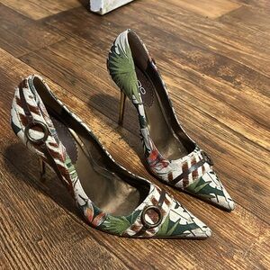 Leaf heels